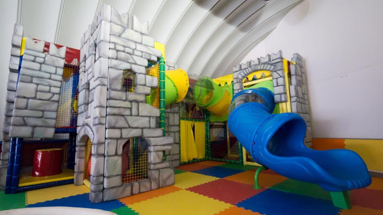 Family Hotel Schloss Rosenegg Fieberbrunn Eksteriør billede